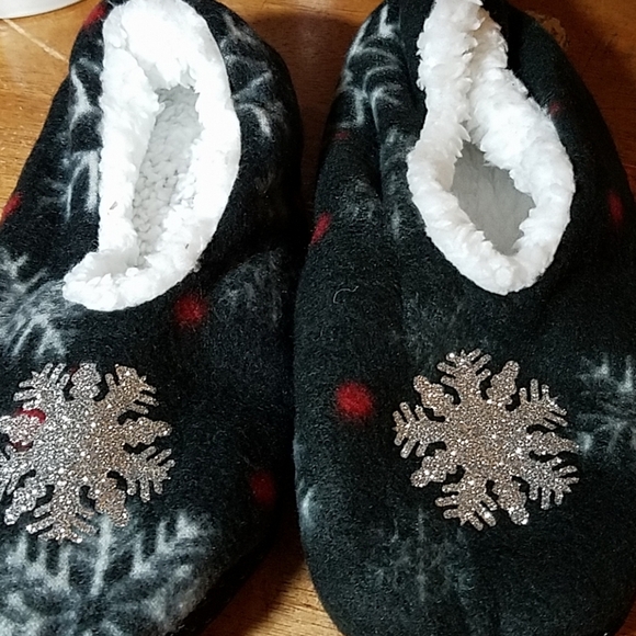 Fleece Snowflake Glittered Accent Shoes Sz 5-9 - Picture 1 of 3